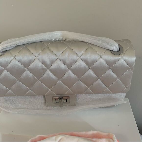 India Hicks Countess Bag - Silver - NWT - Picture 2 of 10